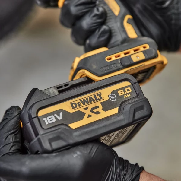 DEWALT Battery 18V 5Ah Oil-Resistant Case | DCB184G - Image 2
